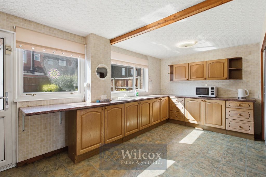 Property photo 3 of 23
