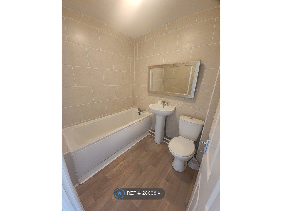 Property photo 3 of 10 Bathroom 2