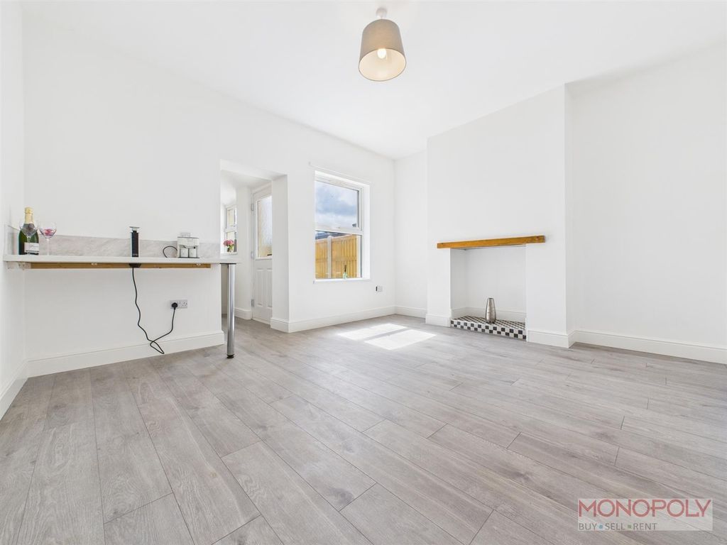 Property photo 3 of 15 Cam04439G0-Pr0114-Still004.Jpg