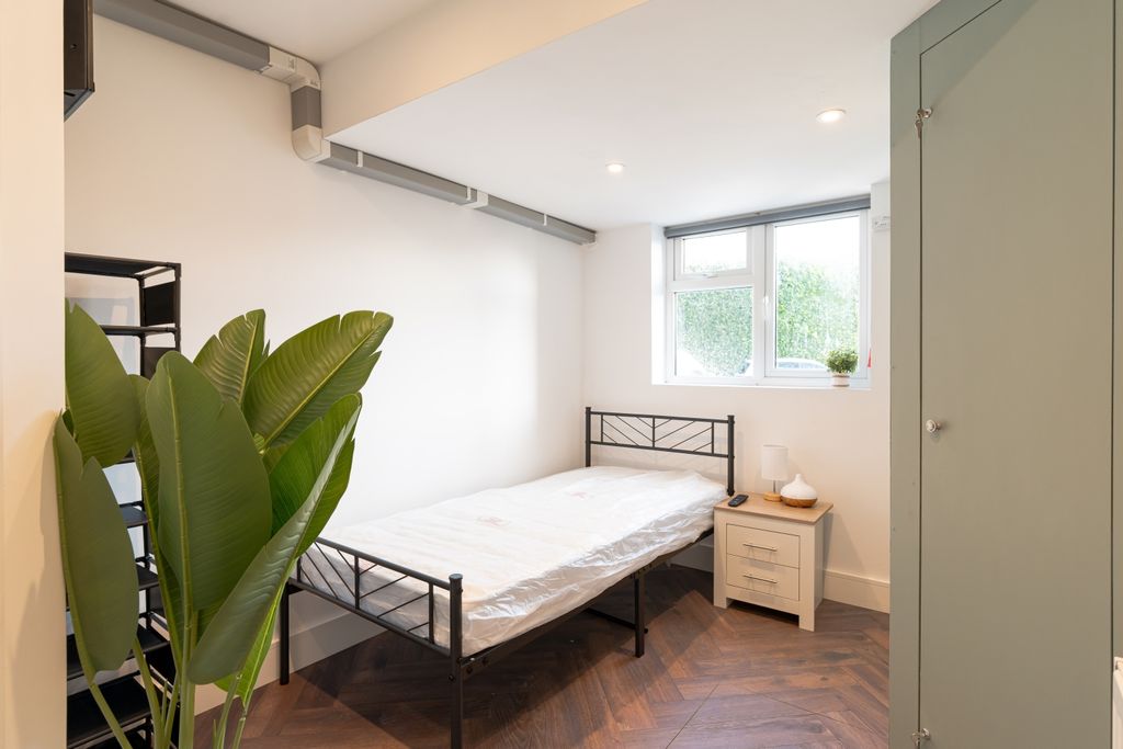 Property photo 1 of 10 Room