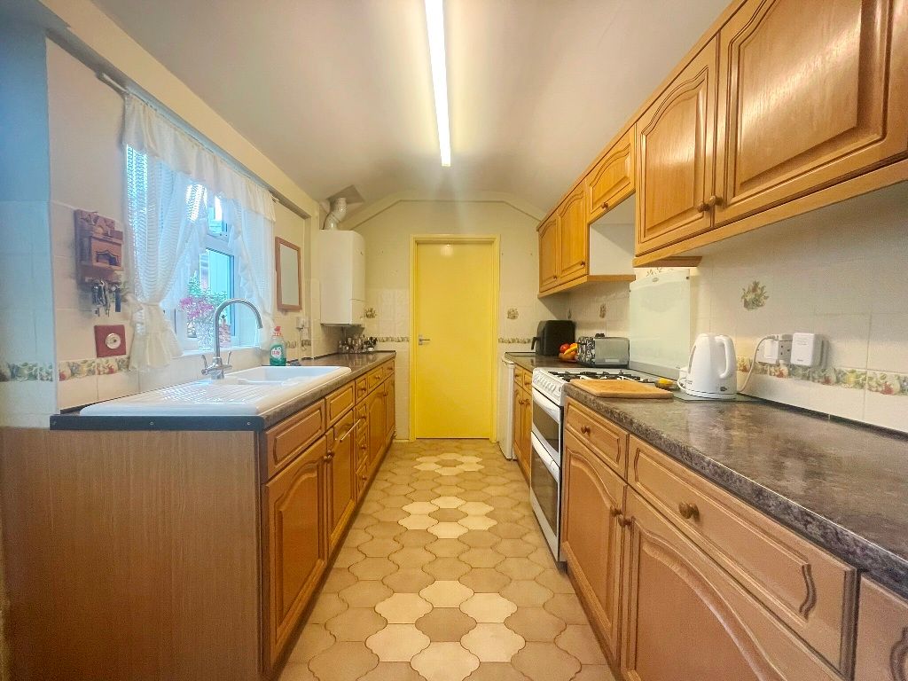 Property photo 2 of 16 Kitchen