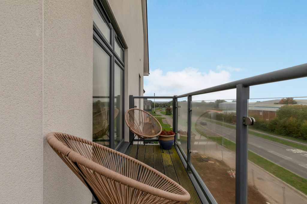 Property photo 3 of 20 Balcony