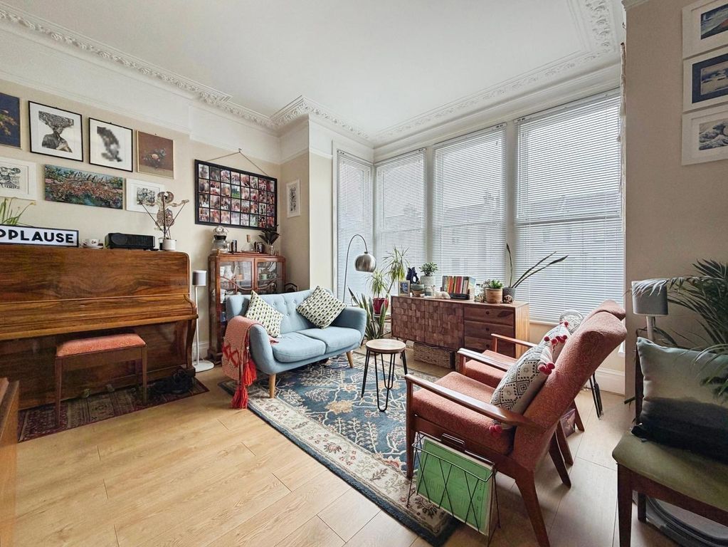 Property photo 3 of 7 Pbox-Img.Jpg