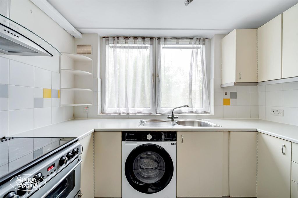 Property photo 3 of 8 Flat 9, 31 Lenan Court-4.Jpg