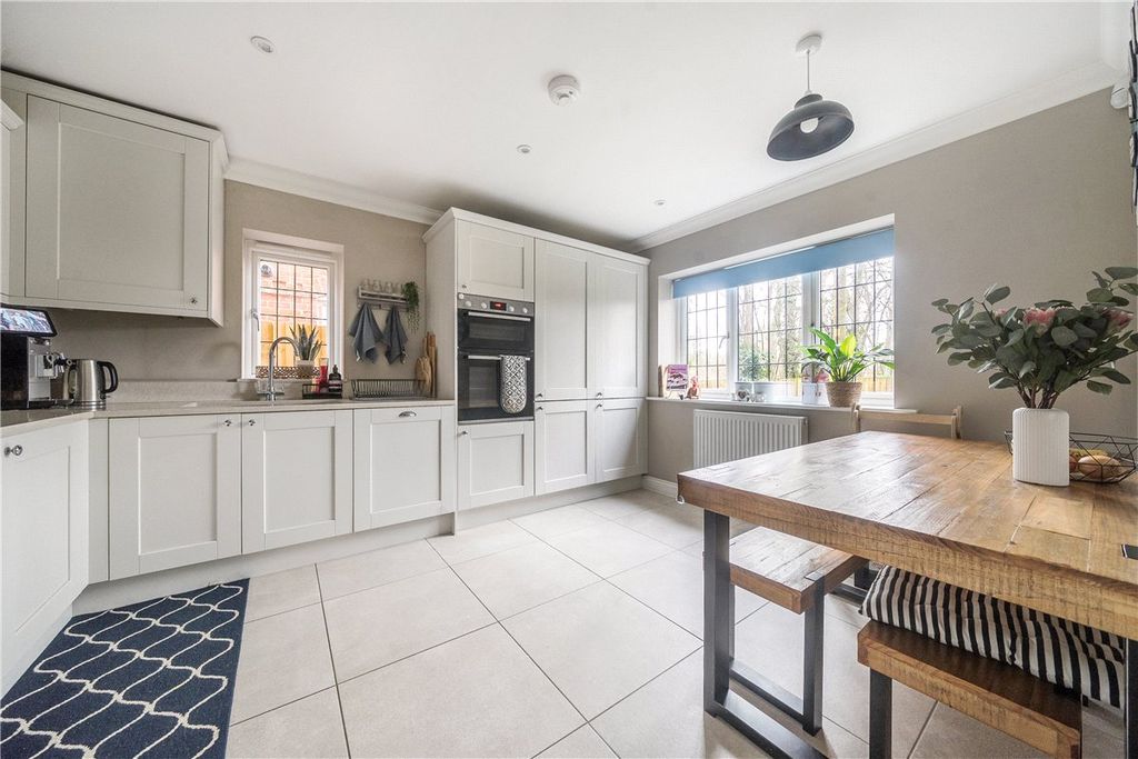 Property photo 2 of 16 Picture No. 27