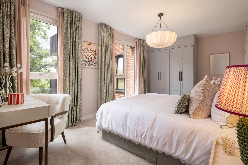 Property photo 1 of 6 Bedroom