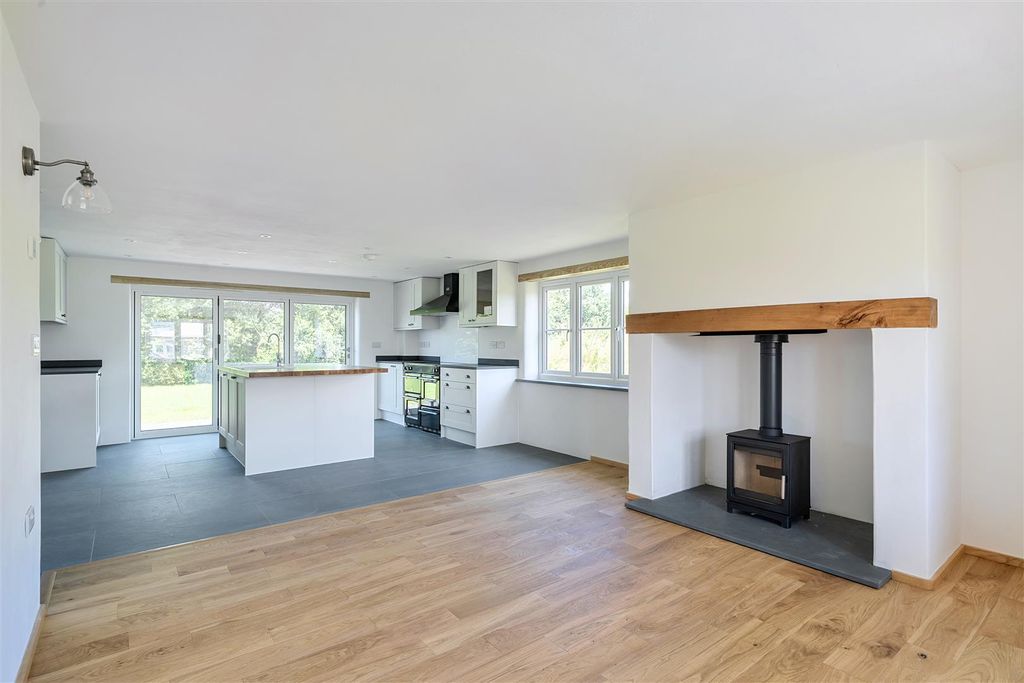 Property photo 2 of 16 Kitchen..Jpg