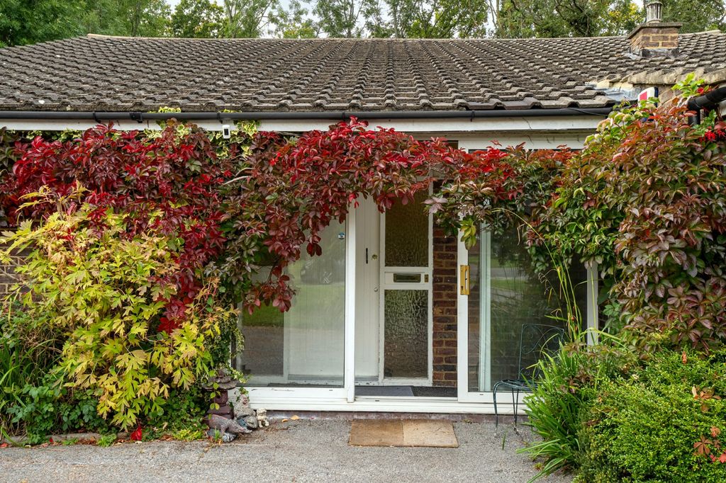 Property photo 2 of 27