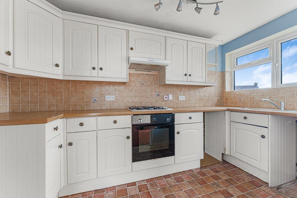 Property photo 3 of 10 31 Plane Tree Way-9.Jpg