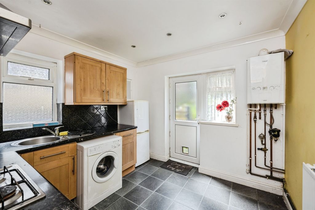 Property photo 3 of 12