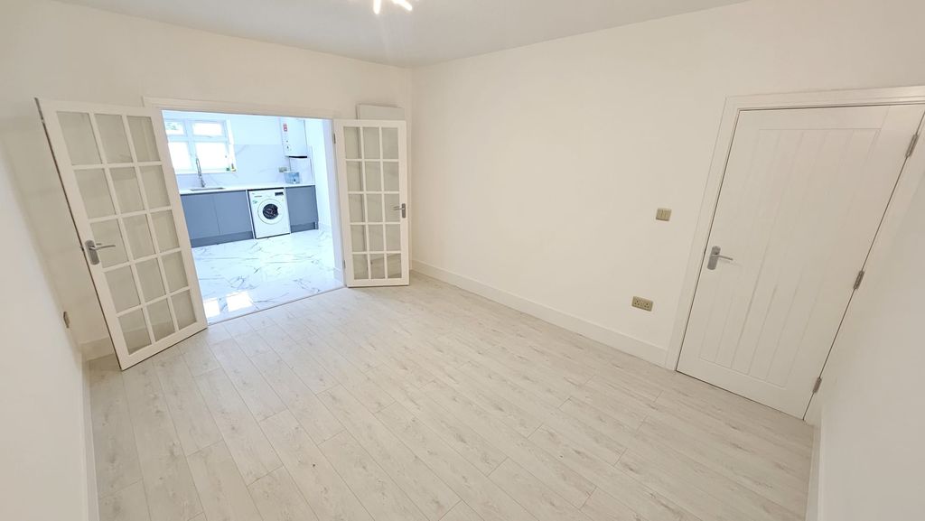 Property photo 3 of 25