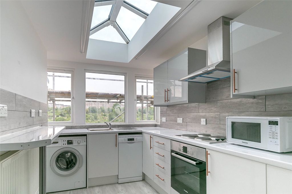 Property photo 1 of 13 Picture No. 02