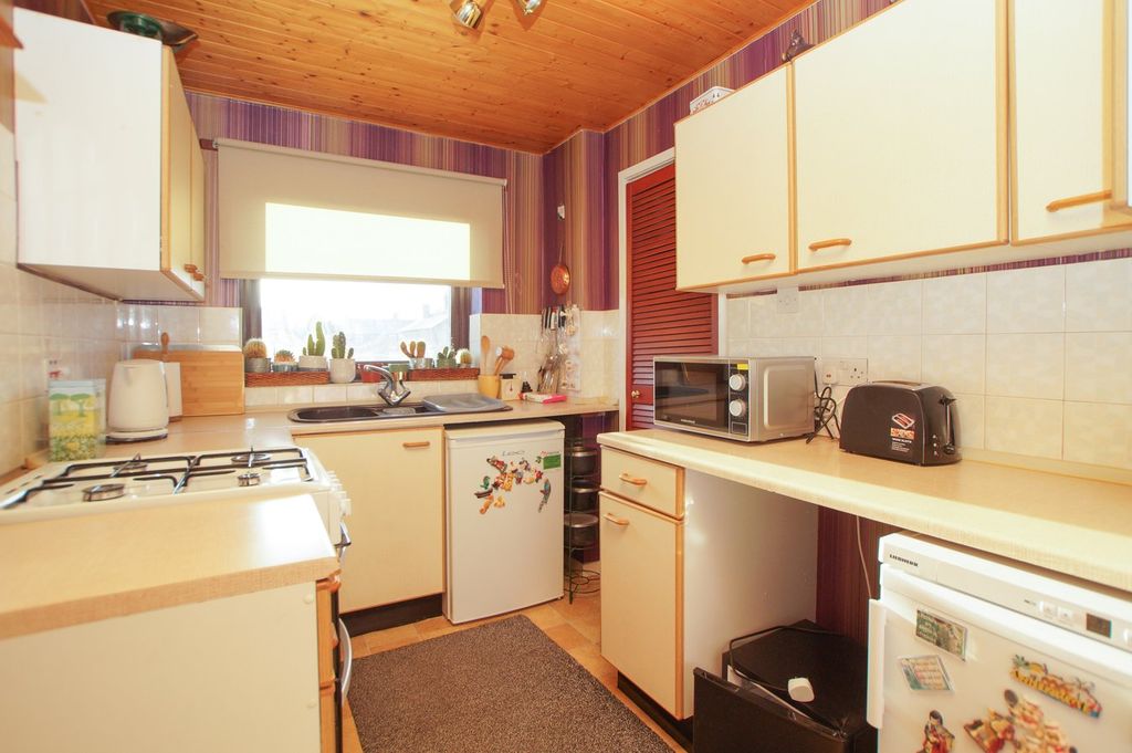 Property photo 2 of 14 Kitchen