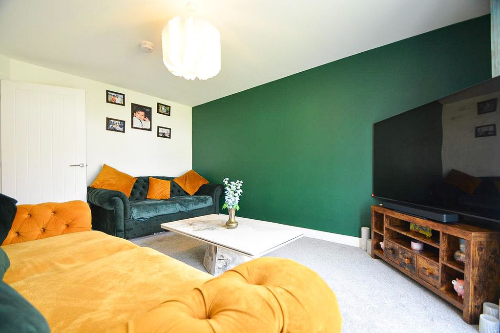 Property photo 2 of 30 5251155