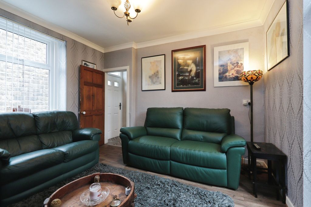 Property photo 3 of 15 Lounge