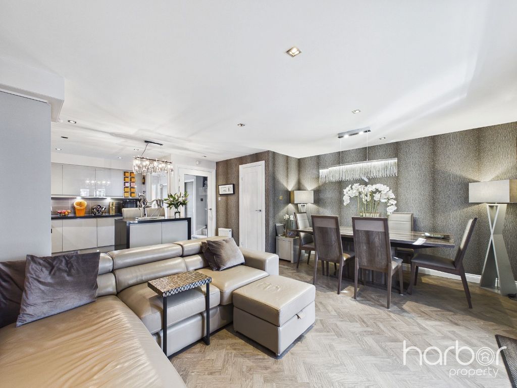 Property photo 2 of 25 5597682