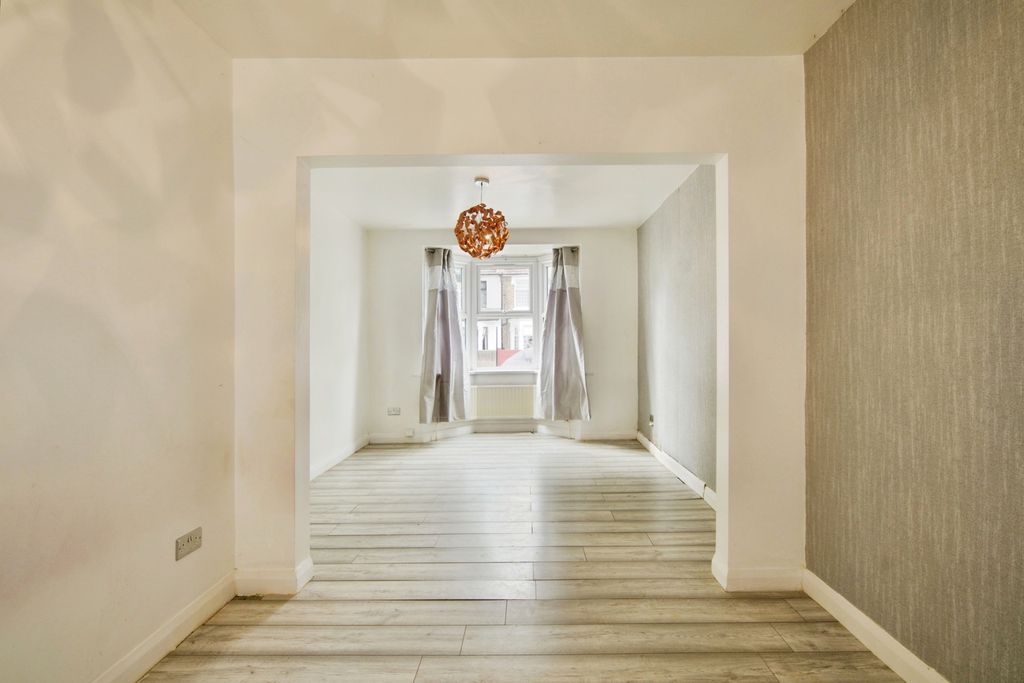 Property photo 2 of 16 Pbox-Img.Jpg