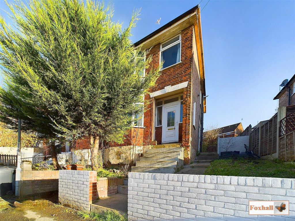 Property photo 1 of 17 Front Garden