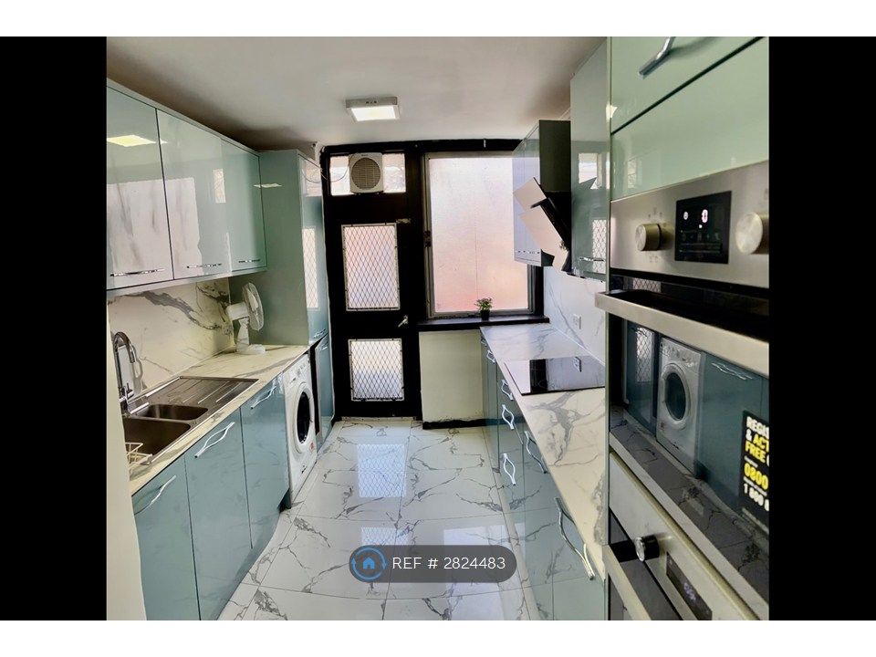 Property photo 3 of 10 Fully Equipped Kitchen