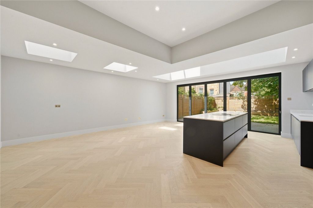 Property photo 3 of 10 Picture No. 23