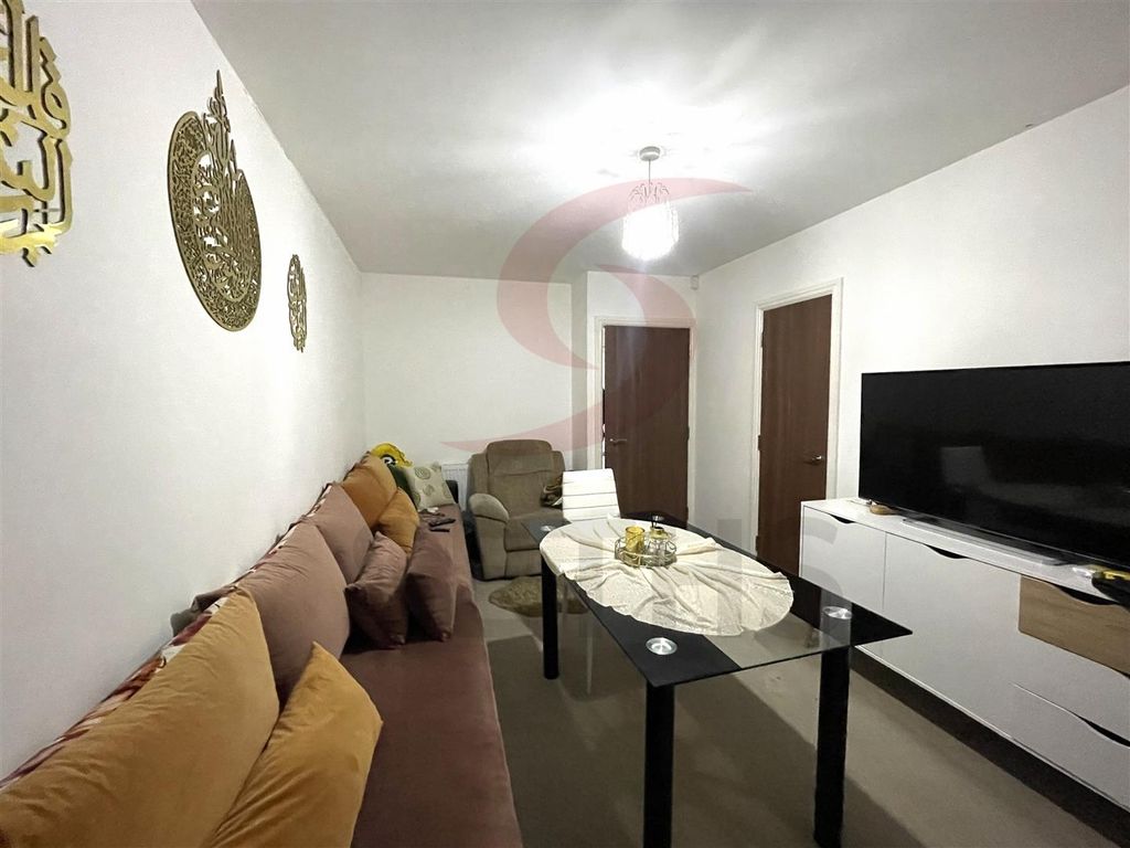 Property photo 2 of 8 Lounge