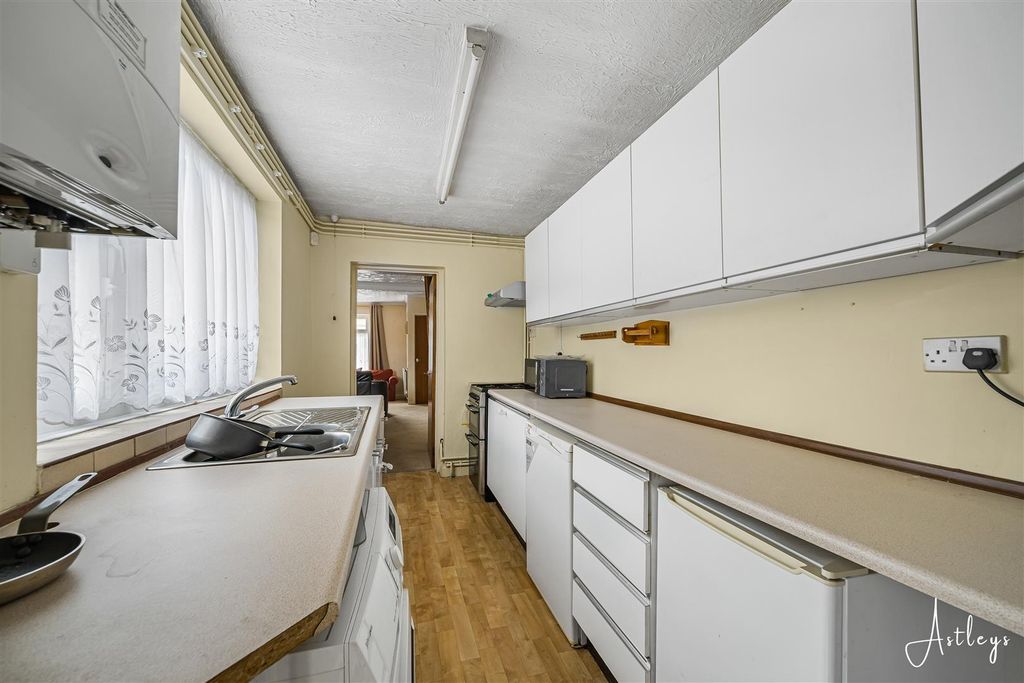 Property photo 3 of 13 Kitchen