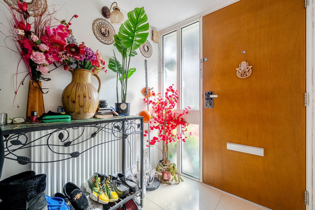 Property photo 2 of 18 1515740-6-6A99981...