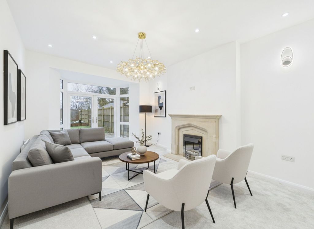 Property photo 2 of 19 Lounge (Virtually Furnished)