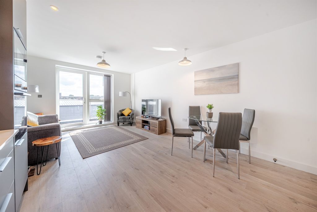 Property photo 3 of 12