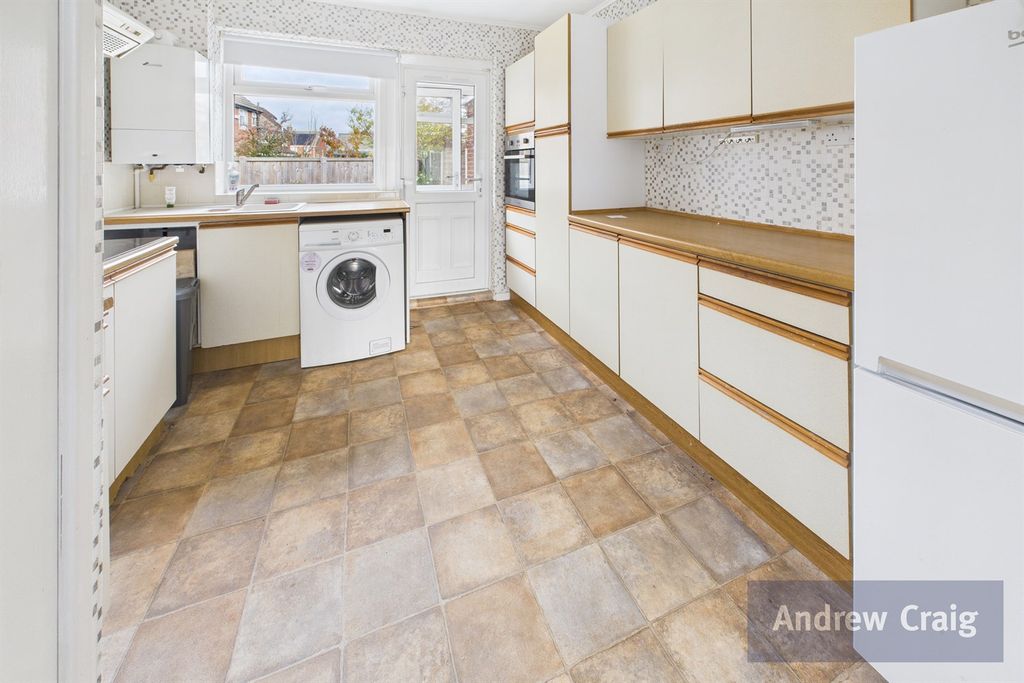 Property photo 3 of 8 Kitchen