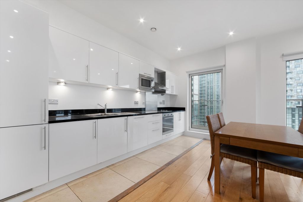 Property photo 2 of 18 Image