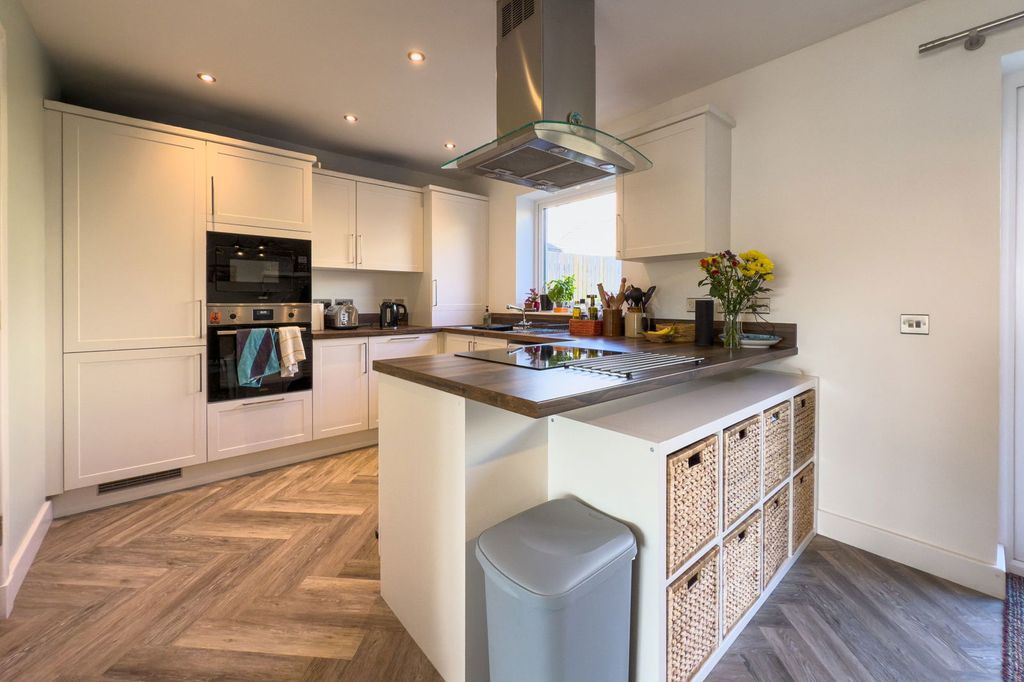 Property photo 3 of 20