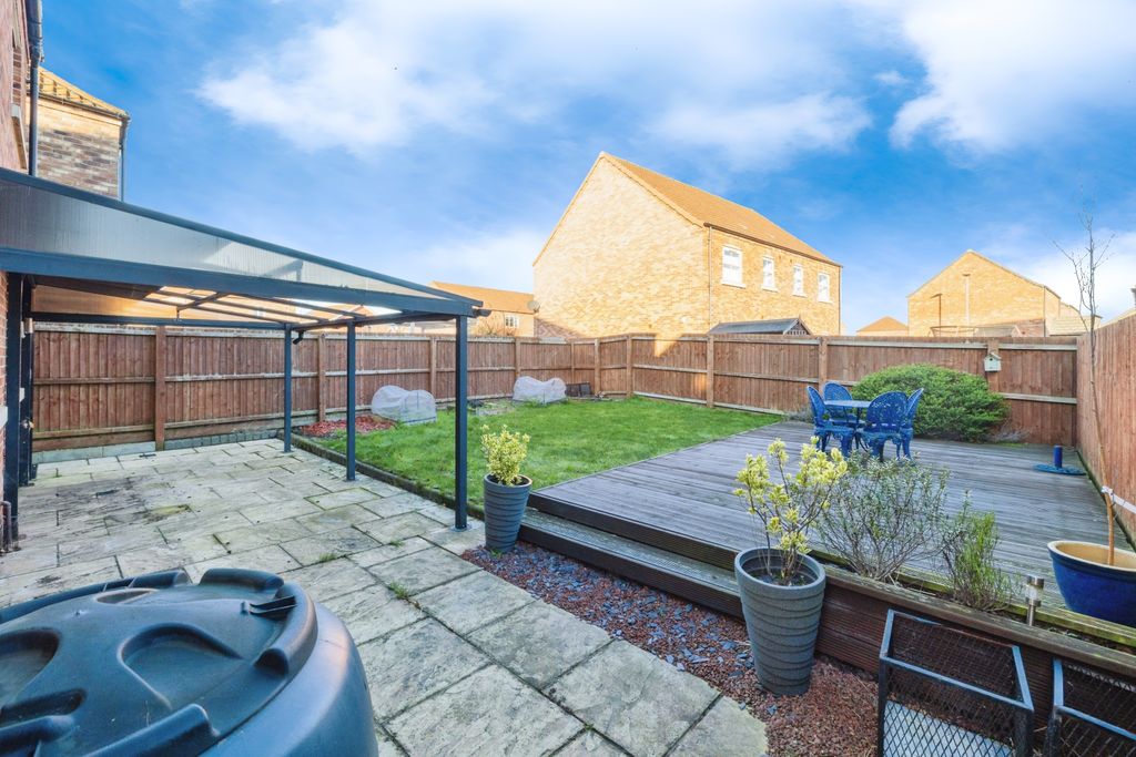 Property photo 2 of 19 2025-12-31-15Wenlockclose027