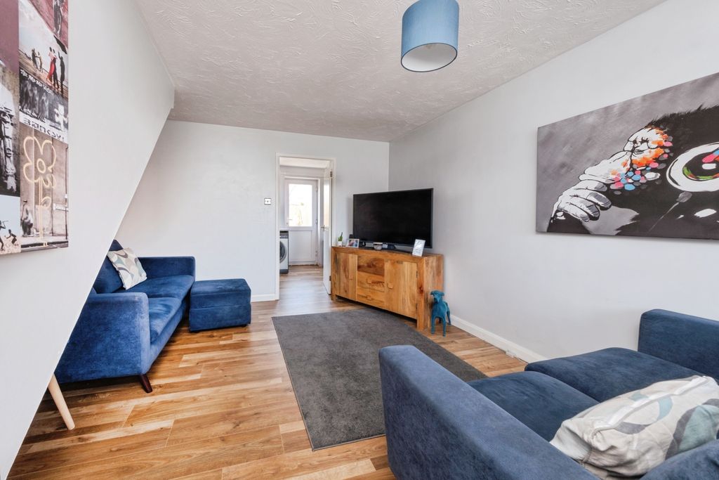 Property photo 3 of 20