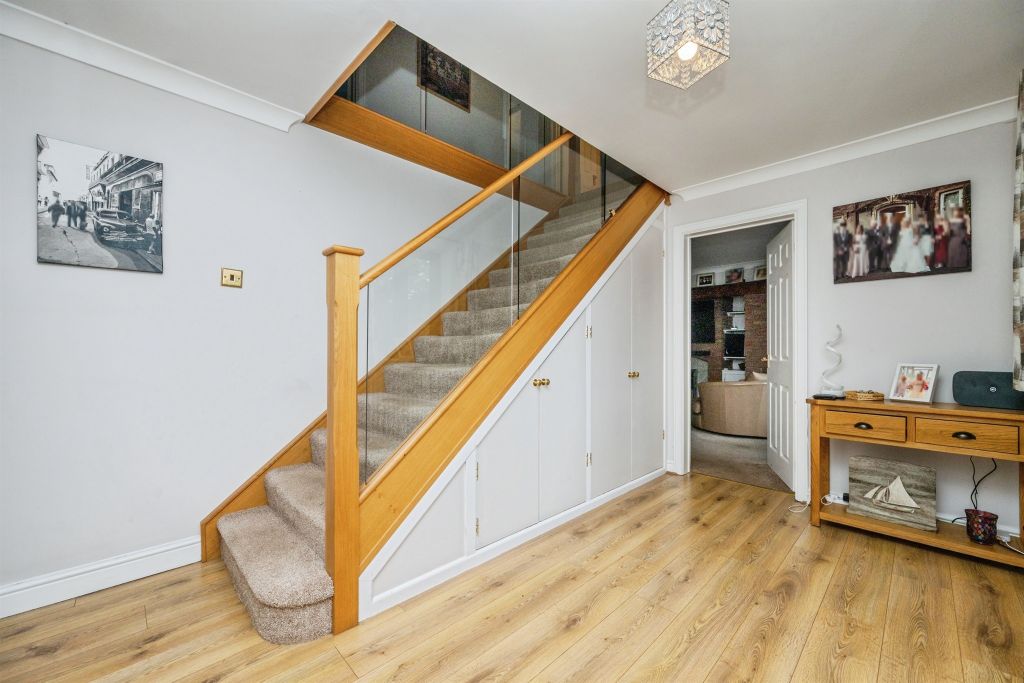 Property photo 2 of 33
