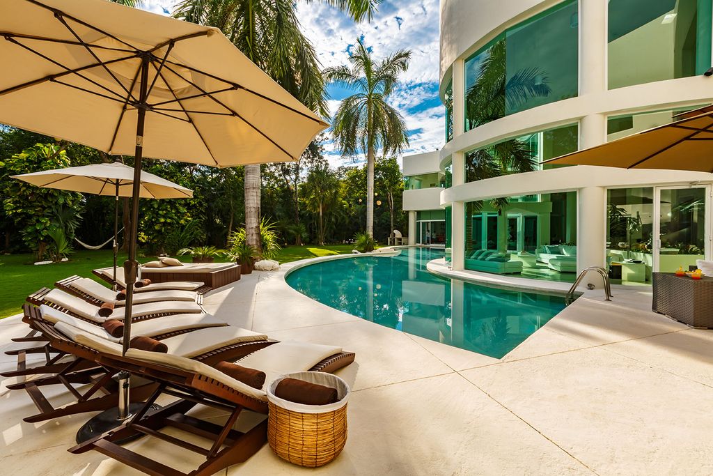 Property photo 2 of 42