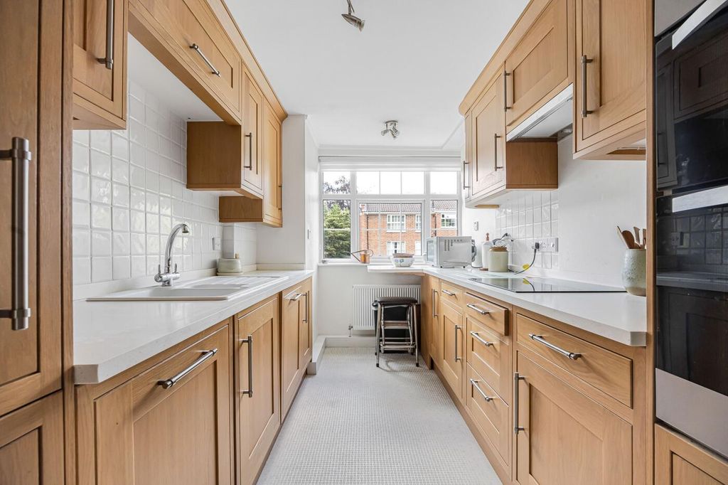 Property photo 3 of 19 Kitchen