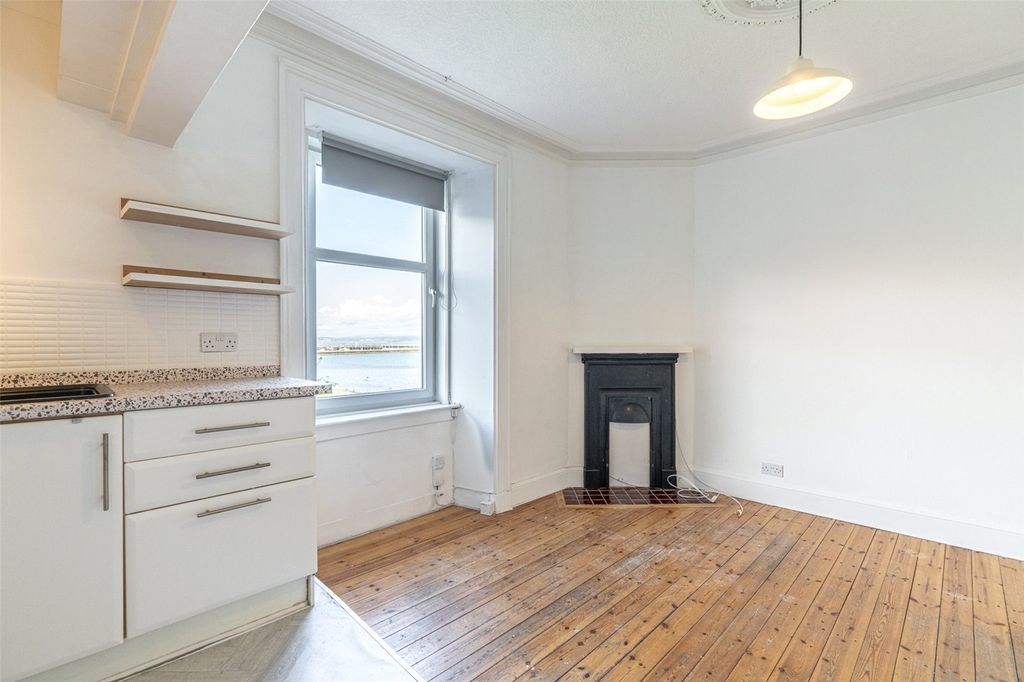 Property photo 3 of 21 Picture No. 32