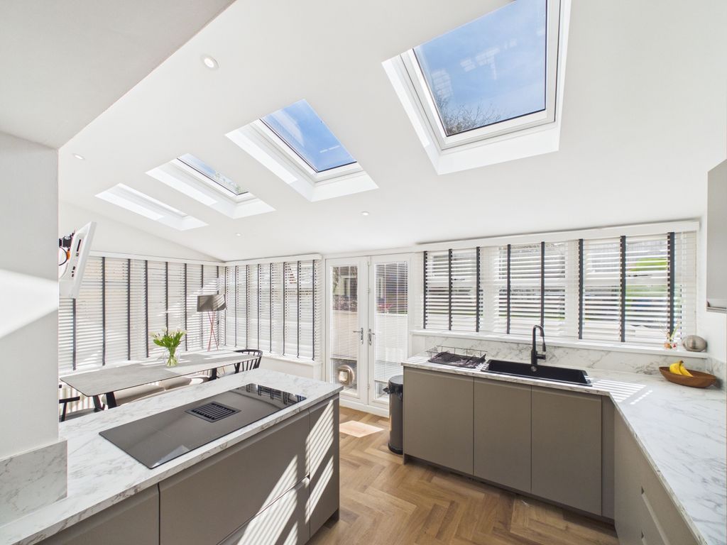 Property photo 3 of 28 Cam02093G0-Pr0081-Still010