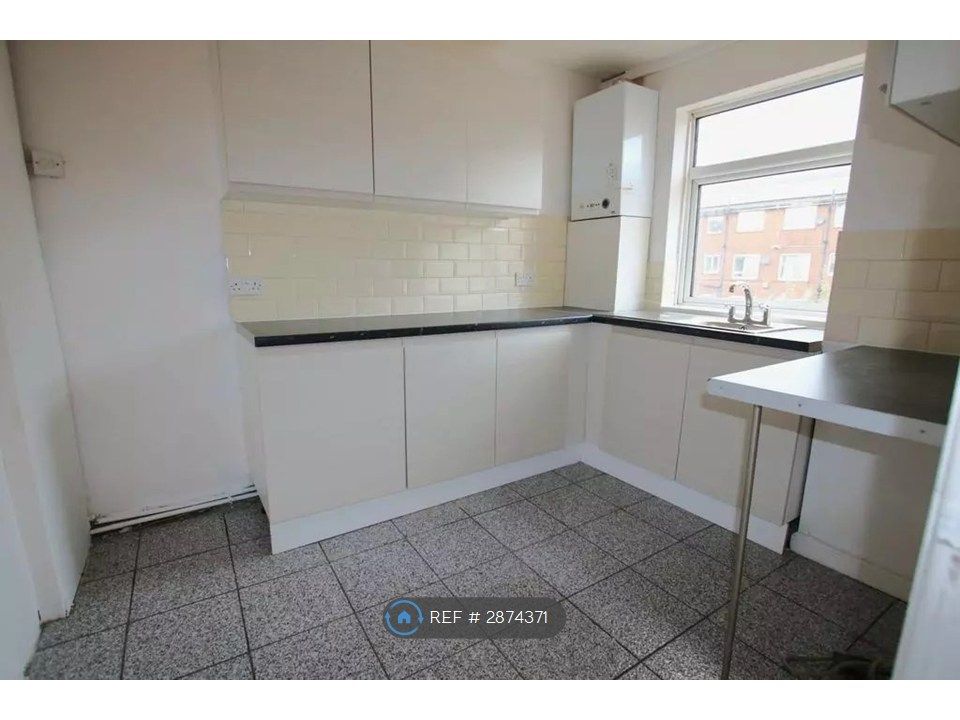 Property photo 3 of 9 Kitchen