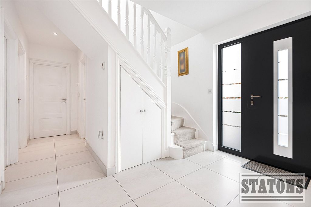 Property photo 2 of 20 Picture No. 12