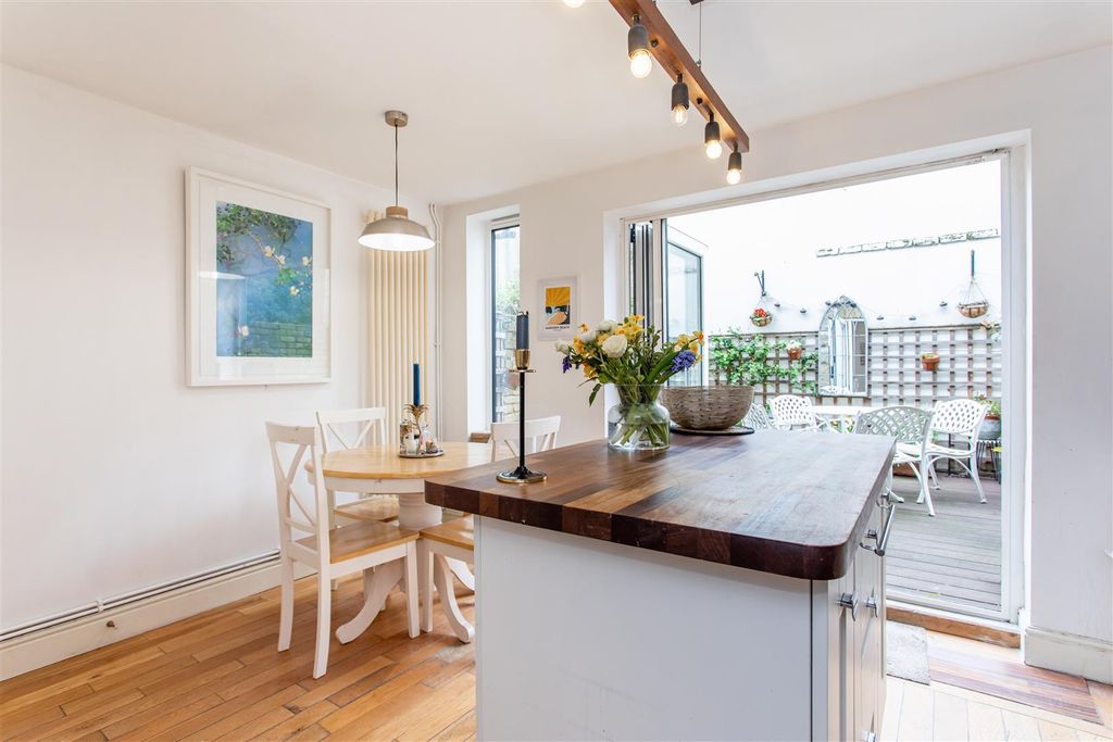 Property photo 2 of 22 Kitchen/Diner