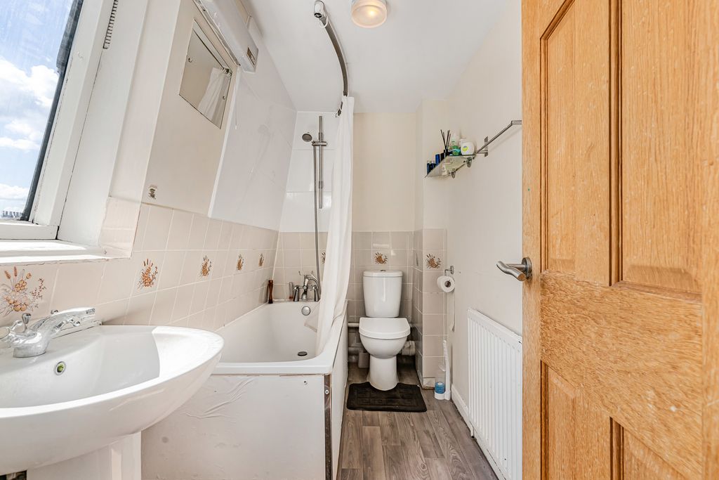 Property photo 3 of 13 Bathroom