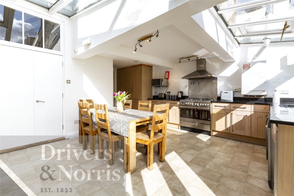 Property photo 2 of 31 Picture No. 25