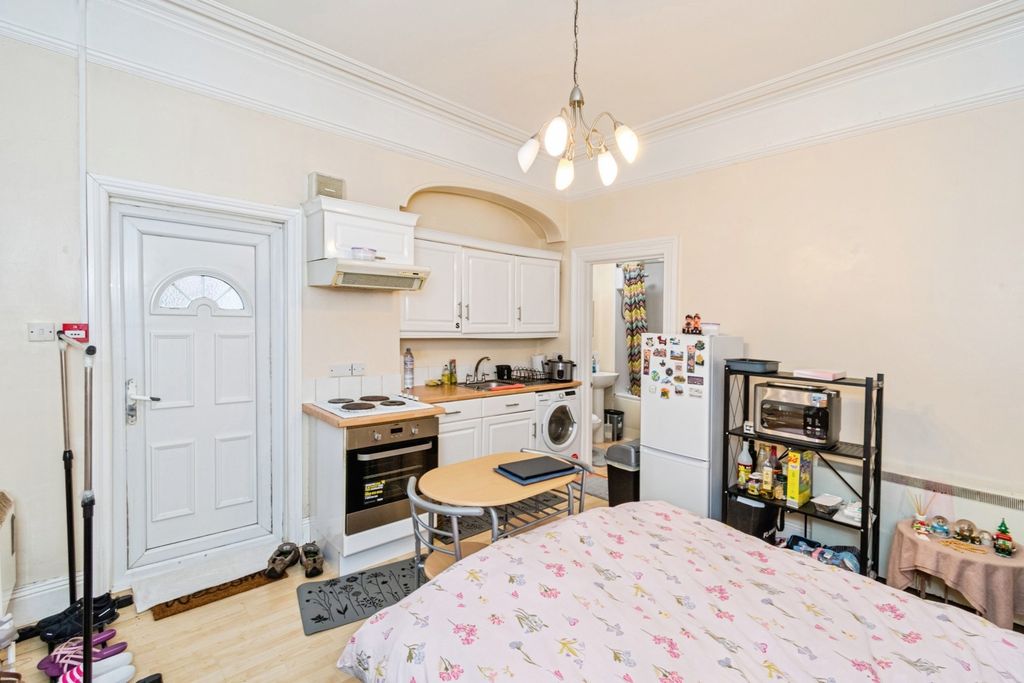 Property photo 3 of 10 Pbox-Img.Jpg