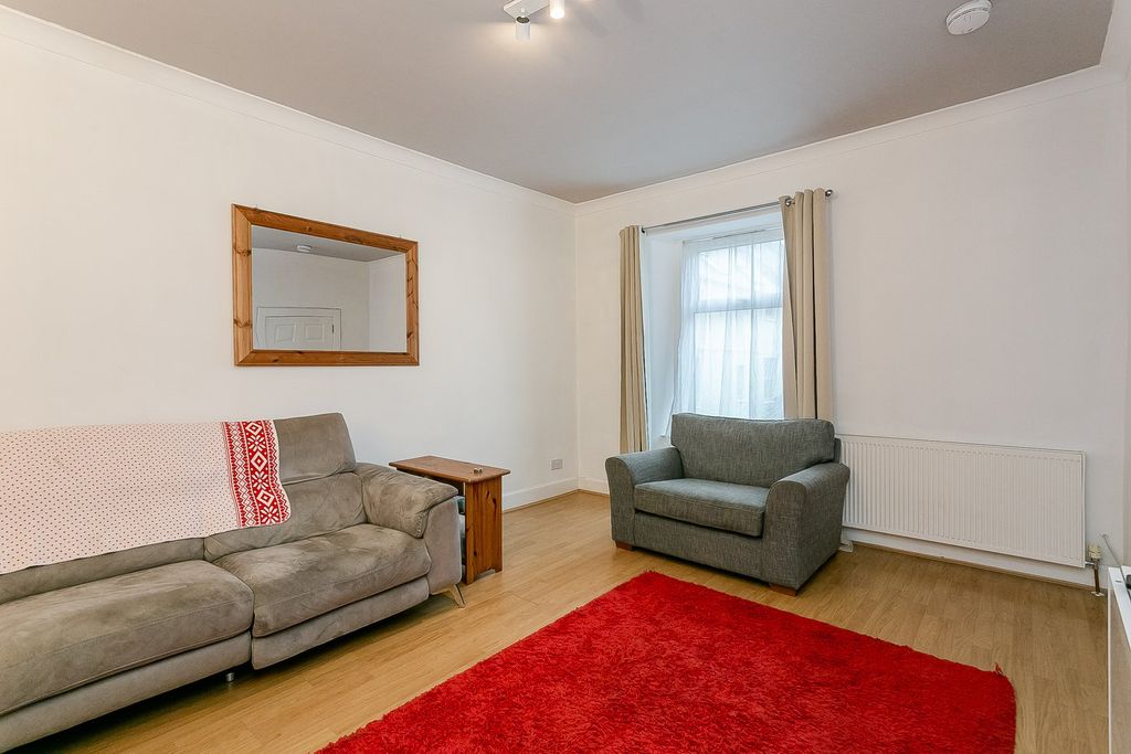 Property photo 2 of 32