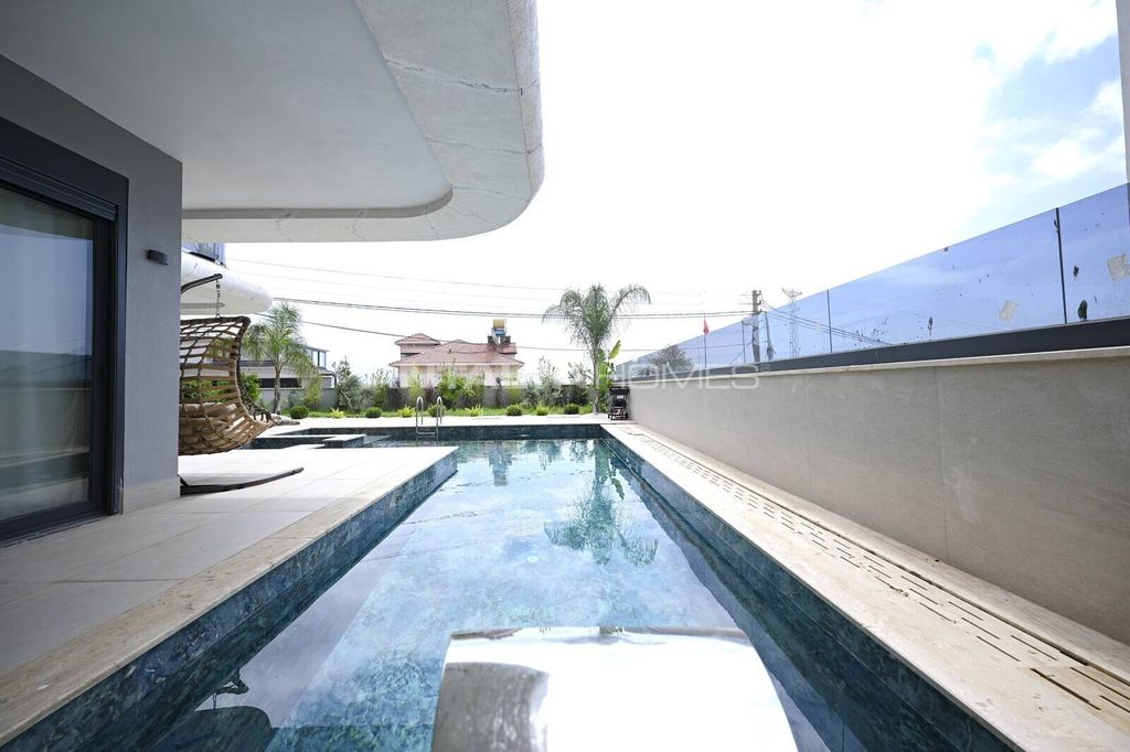 Property photo 3 of 44