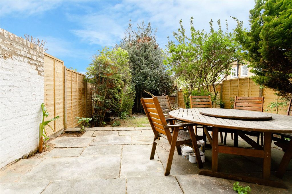 Property photo 2 of 18