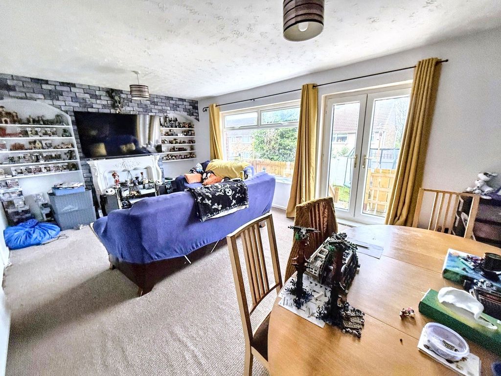 Property photo 3 of 11
