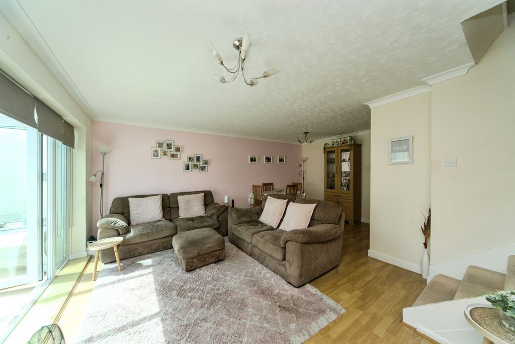 Property photo 3 of 17 Photo